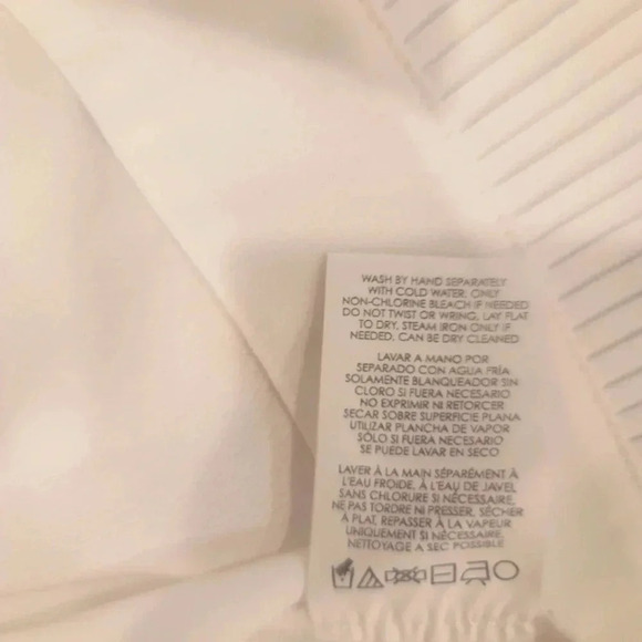 CAbi Style #3439 Pleated Hem Sleeveless Blouse Top Size XS White Button Up - Picture 8 of 10